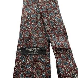 Brook‎ Brothers Makers 100% silk paisley necktie burgundy Blue accents